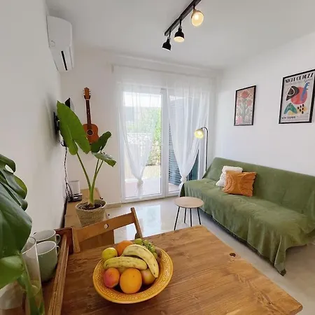 Apartment Jungle Breeze