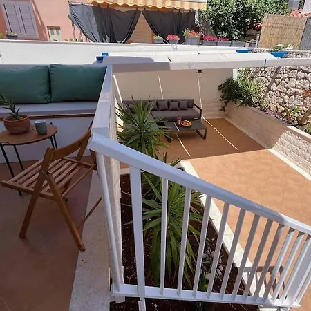 Apartment Jungle Breeze